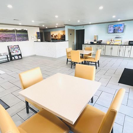 Days Inn & Suites By Wyndham - Canton First Monday Trade Days Εξωτερικό φωτογραφία