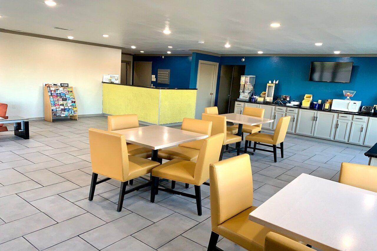 Days Inn & Suites By Wyndham - Canton First Monday Trade Days Εξωτερικό φωτογραφία