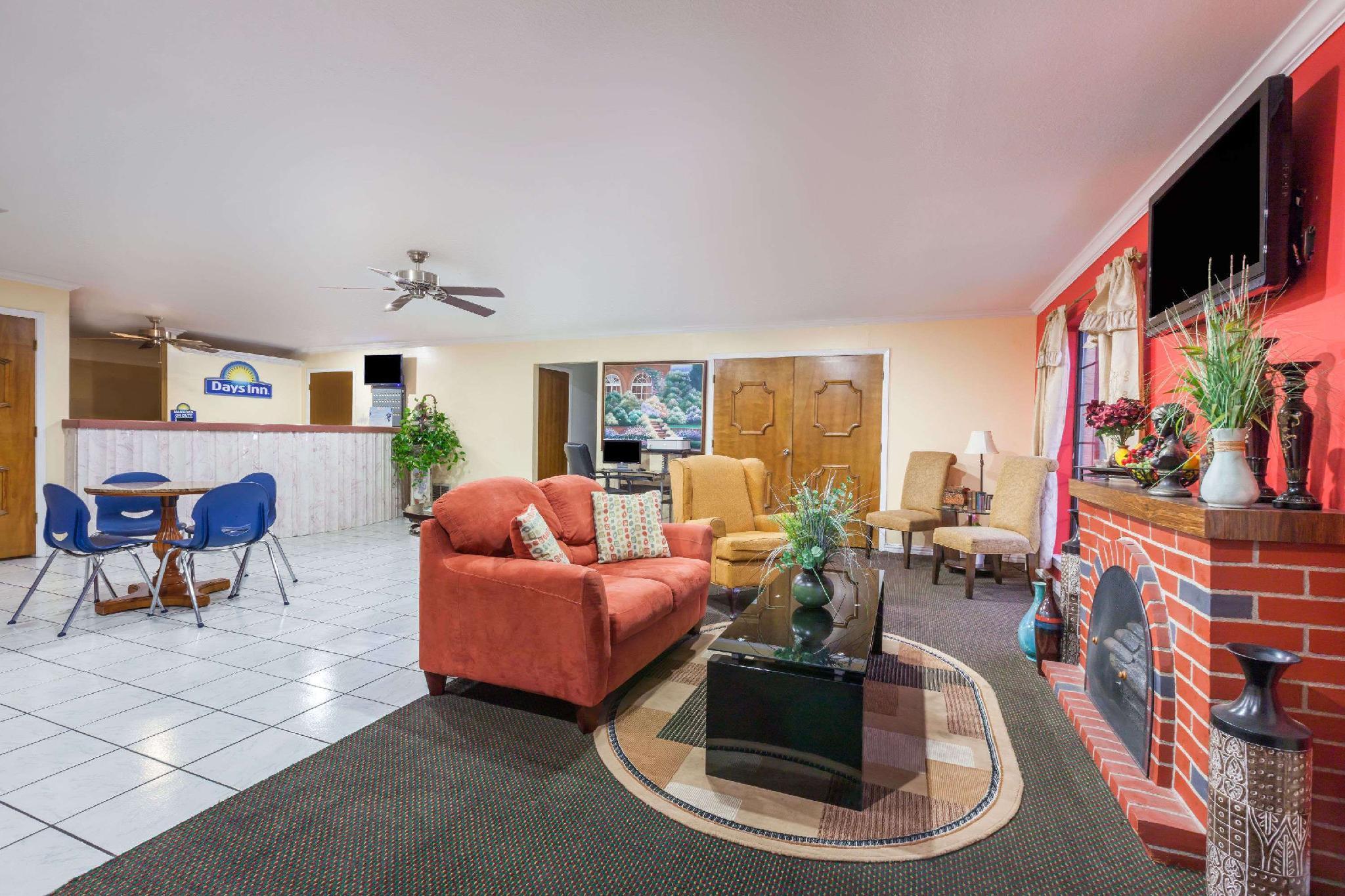 Days Inn & Suites By Wyndham - Canton First Monday Trade Days Εξωτερικό φωτογραφία