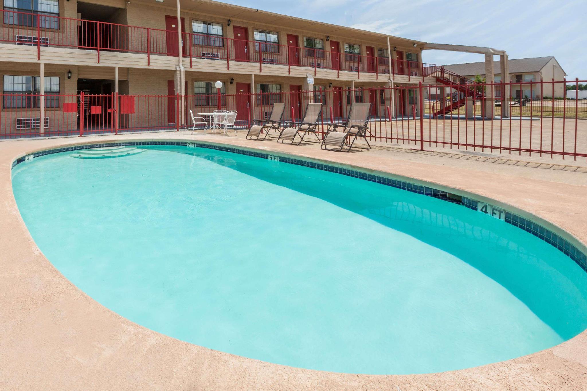 Days Inn & Suites By Wyndham - Canton First Monday Trade Days Εξωτερικό φωτογραφία