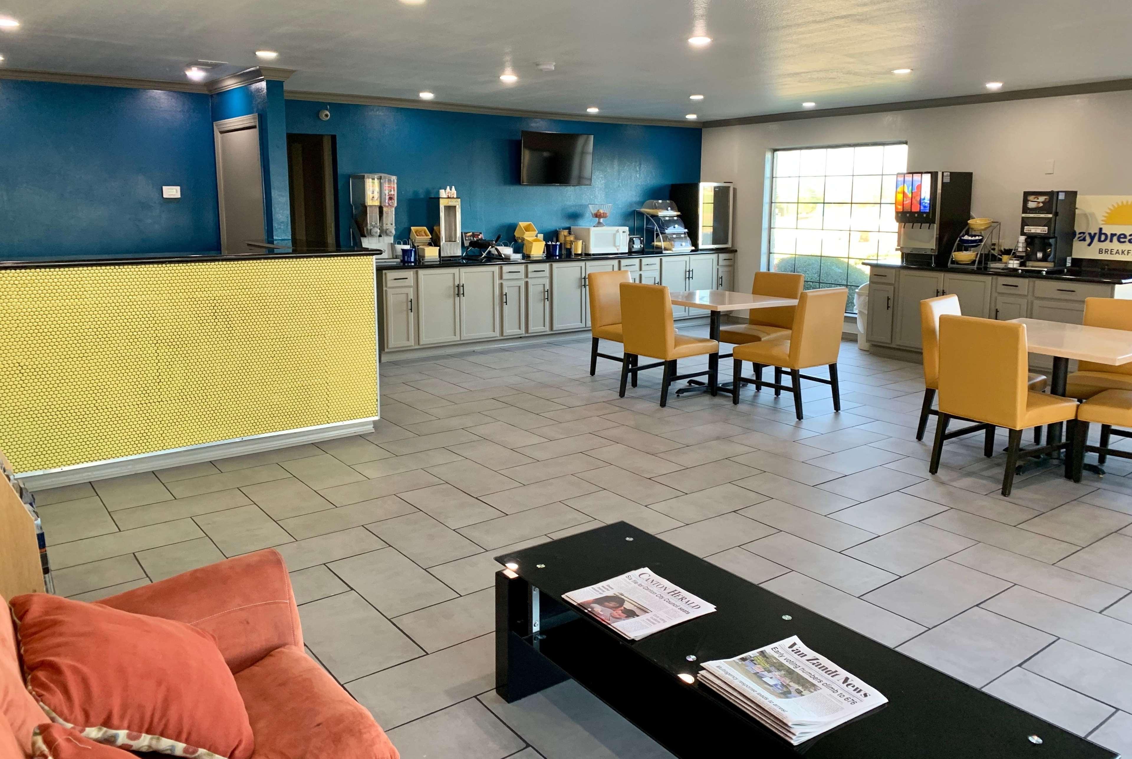Days Inn & Suites By Wyndham - Canton First Monday Trade Days Εξωτερικό φωτογραφία