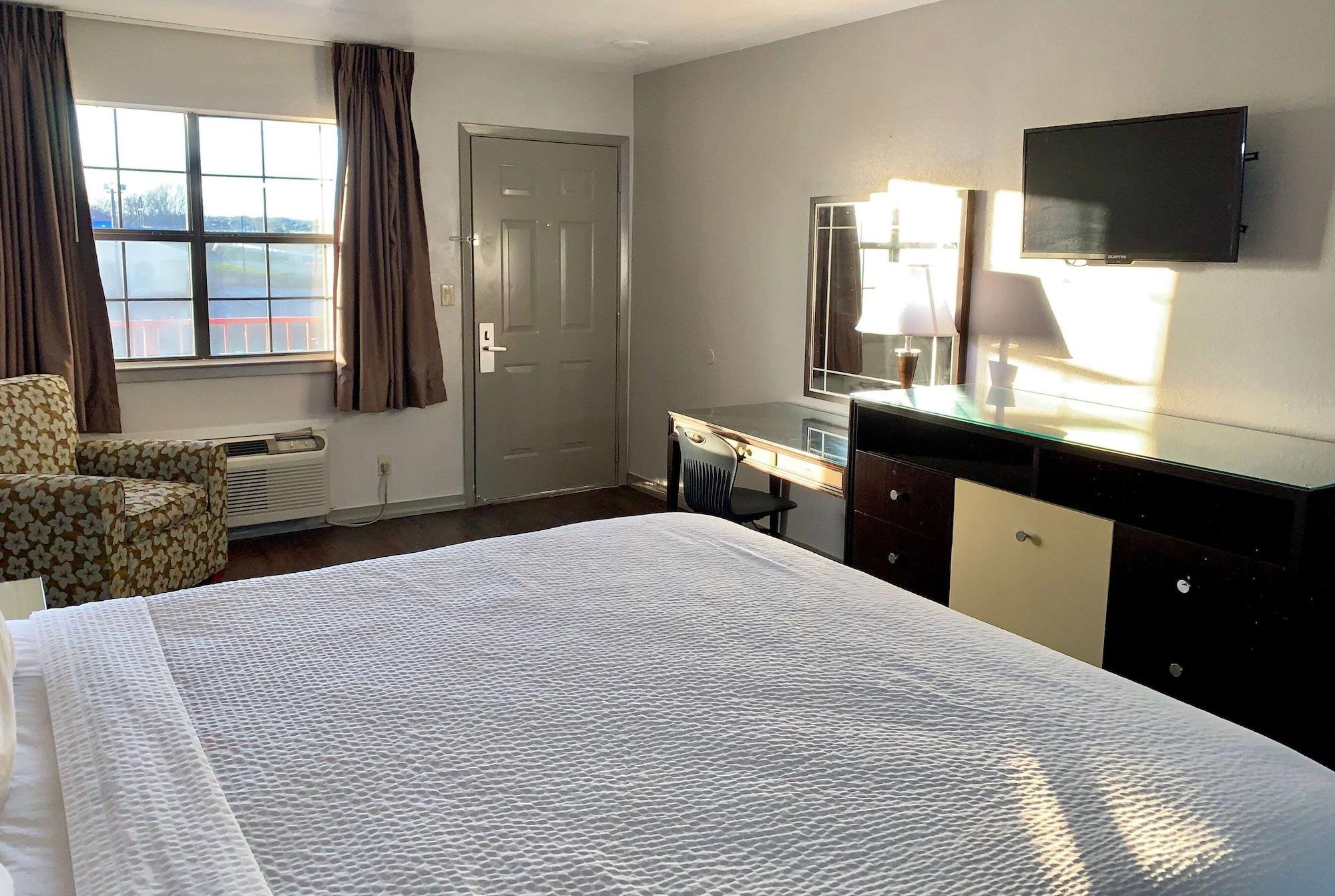 Days Inn & Suites By Wyndham - Canton First Monday Trade Days Εξωτερικό φωτογραφία
