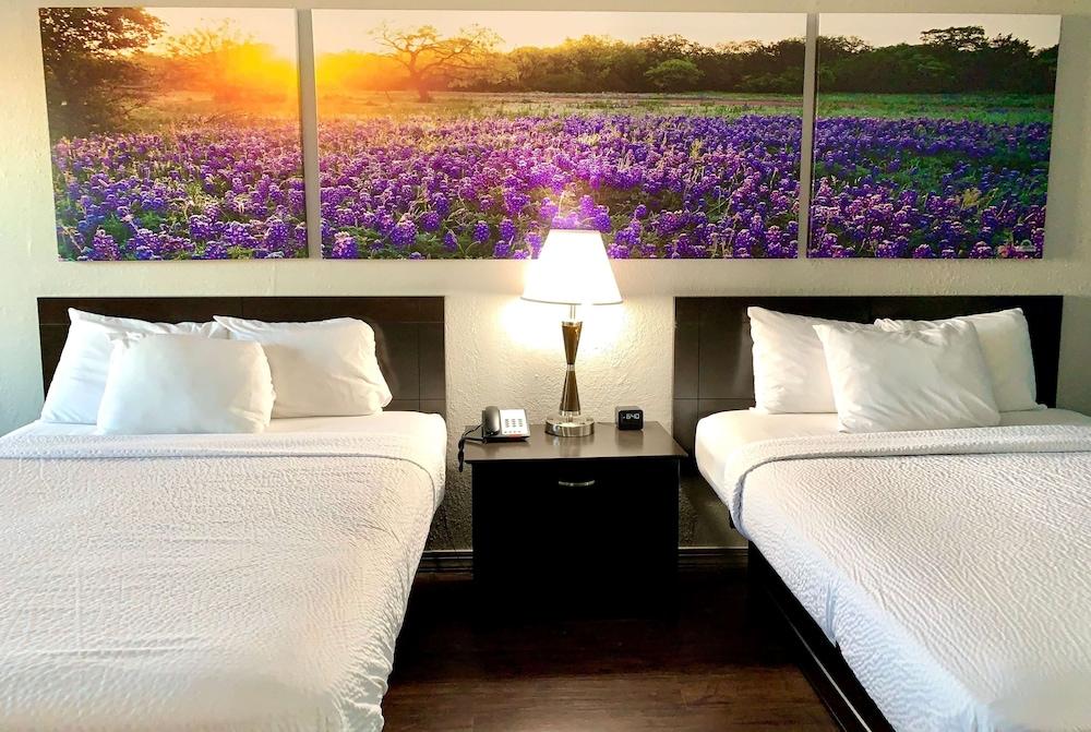 Days Inn & Suites By Wyndham - Canton First Monday Trade Days Εξωτερικό φωτογραφία