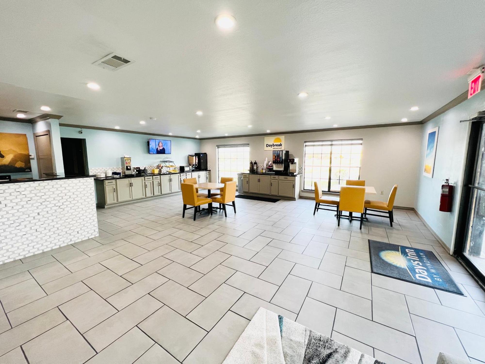 Days Inn & Suites By Wyndham - Canton First Monday Trade Days Εξωτερικό φωτογραφία