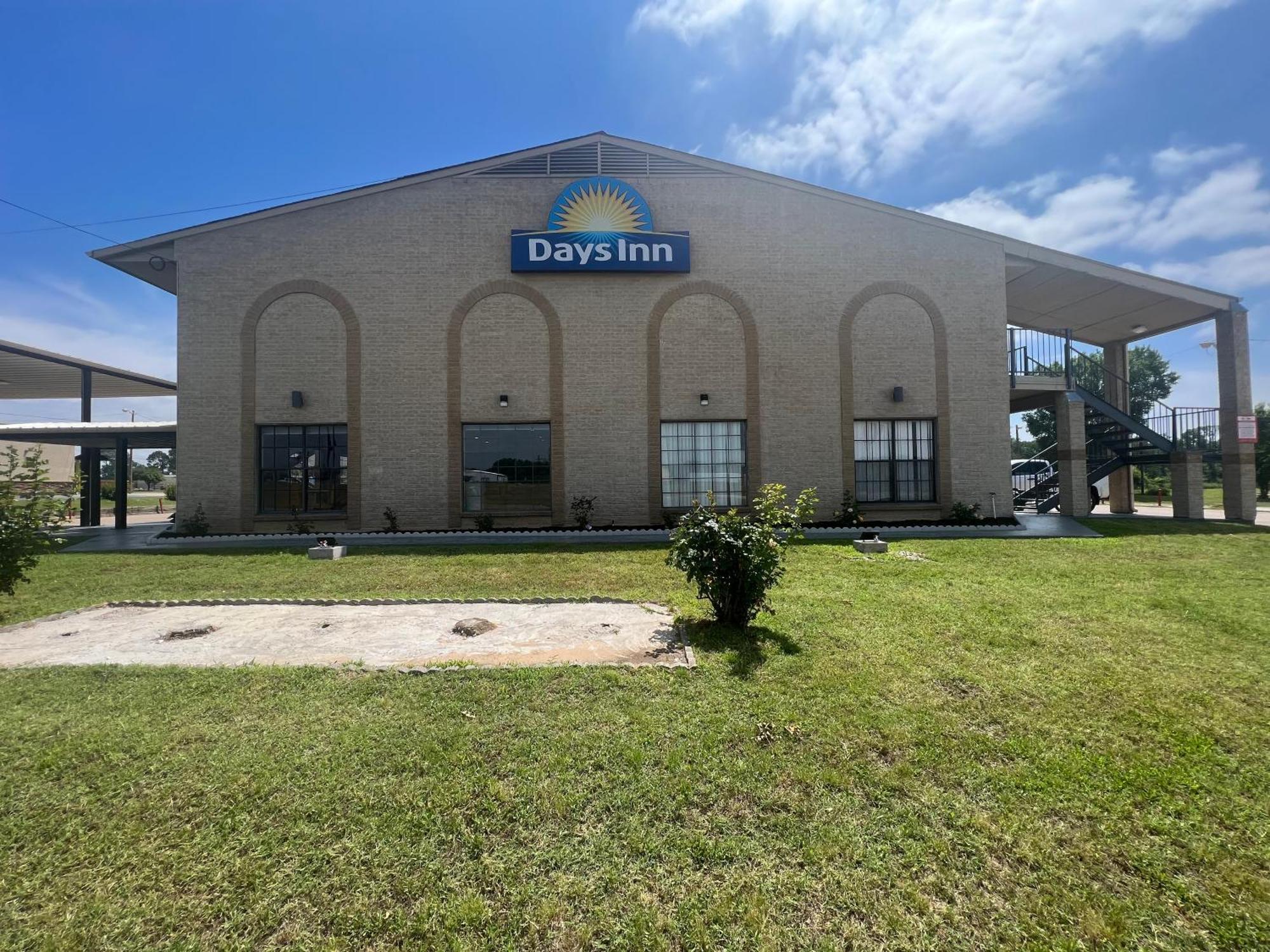 Days Inn & Suites By Wyndham - Canton First Monday Trade Days Εξωτερικό φωτογραφία